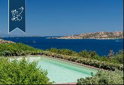 Estate in a contemporary style along the coast that leads connects Costa Smeralda to Palau