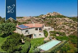 Estate in a contemporary style along the coast that leads connects Costa Smeralda to Palau