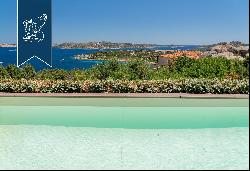 Estate in a contemporary style along the coast that leads connects Costa Smeralda to Palau