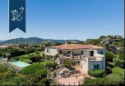 Estate in a contemporary style along the coast that leads connects Costa Smeralda to Palau