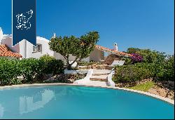 Luxury villa with a park and pool for sale in the most panoramic point of Monte Altura, in