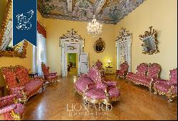 Luxurious frescoed palace one step from the ancient Emilian Road