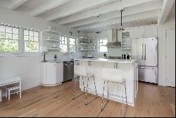 Amagansett Traditional Walking Distance to Village & Ocean Beach