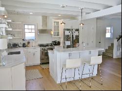 Amagansett Traditional Walking Distance to Village & Ocean Beach