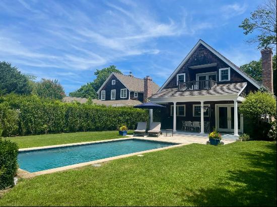 Amagansett Traditional Walking Distance to Village & Ocean Beach