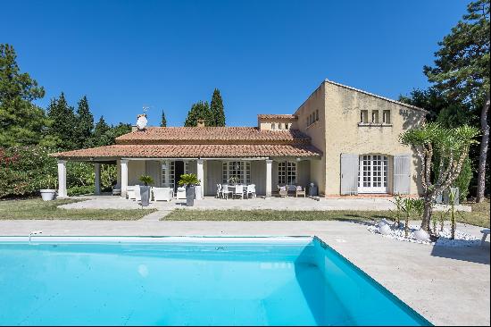 A stunning property accompanied a pool for sale in Pujaut, located on a land of approx. 0.