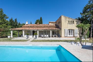 A stunning property accompanied a pool for sale in Pujaut, located on a land of approx. 0.