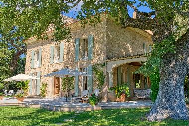A beautifully renovated Bastide for sale in the countryside of the Cote d'Azur with elegan