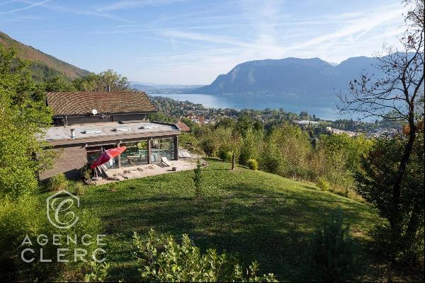 Sevrier, property with a panoramic view of the lake