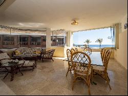 Frontline beach appartment in Puerto Bans, Marbella