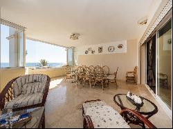 Frontline beach appartment in Puerto Bans, Marbella