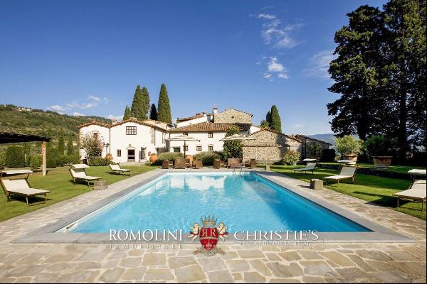 RESTORED HAMLET FOR SALE 30 MINUTES FROM FLORENCE, TUSCANY