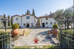 RESTORED HAMLET FOR SALE 30 MINUTES FROM FLORENCE, TUSCANY