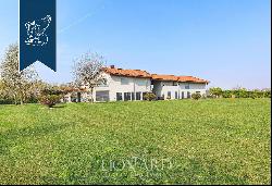 Property of great architectural design and technological comfort near the shores of the ri