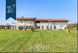 Property of great architectural design and technological comfort near the shores of the ri