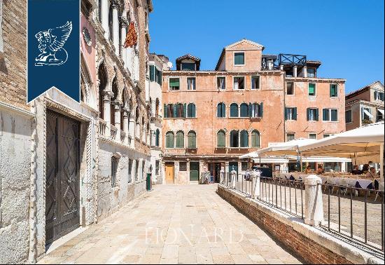 Luxury apartment with original period finishes for sale in the most exclusive area of Veni