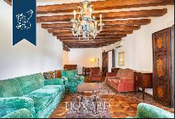 Luxury apartment with original period finishes for sale in the most exclusive area of Veni