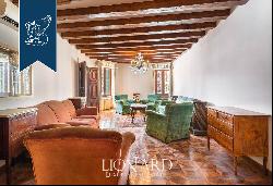 Luxury apartment with original period finishes for sale in the most exclusive area of Veni