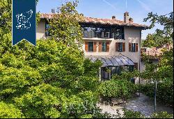 Prestigious real estate complex with a pool in a panoramic position on Varese's hills