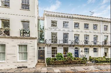 A stunning four bed Grade II listed town house with a one bed self-contained apartment ove