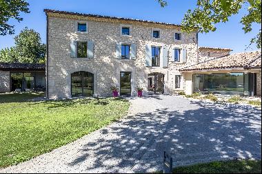 An exceptional five bedroom stone farmhouse near L'Isle sur la Sorgue.