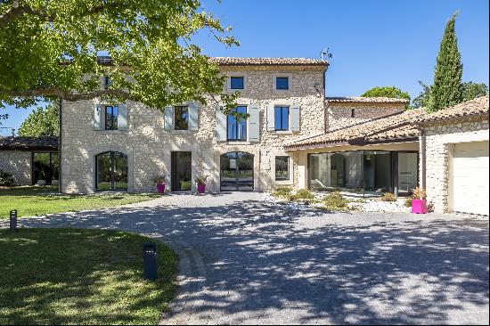 An exceptional five bedroom stone farmhouse near L'Isle sur la Sorgue.