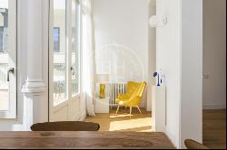 RENOVATED LUXURY APARTMENT WITH TERRACE IN EIXAMPLE DRETA BARCEL, Barcelona 08007