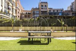 RENOVATED LUXURY APARTMENT WITH TERRACE IN EIXAMPLE DRETA BARCEL, Barcelona 08007