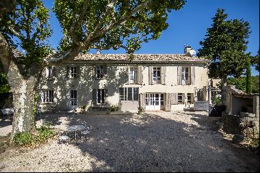 Beautiful farmhouse for sale in L’Isle sur la Sorgue, in the Vaucluse, on a land of approx