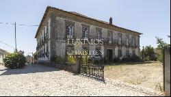 Sale: Manor House to restore with gardens and centennial fountain, in Lamego, Douro Valle
