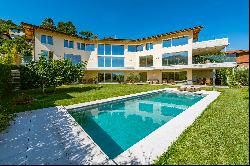 Generous villa with stunning views