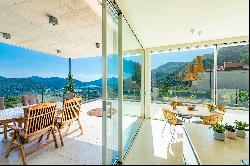 Generous villa with stunning views