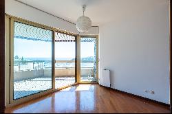 L'Hérakleia, 3 room flat to redecorate for sale, sea view.