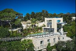 Luxury high-end waterfront contemporary-style villa - Saint Jean Cap Ferrat.
