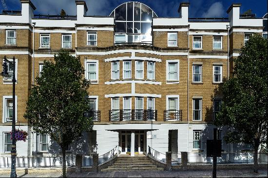 A two bedroom first floor flat with lift and porter for sale in Pimlico, SW1.