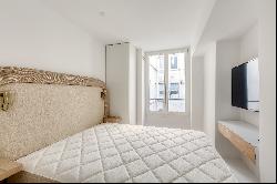 Rue du Bac : perfect renovated pied-a-terre.