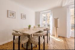 Rue du Bac : perfect renovated pied-a-terre.