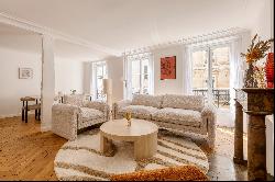 Rue du Bac : perfect renovated pied-a-terre.