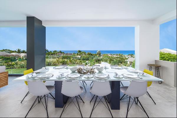A stunning contemporary 5-bedroom, 7-bathroom villa set on more than half an acre of groun