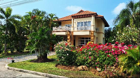 Large 2-storey villa in Mountain View Residence, Bangsaen, Chonburi