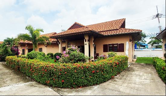 Villa near pool, sea and golf in Bang Saen