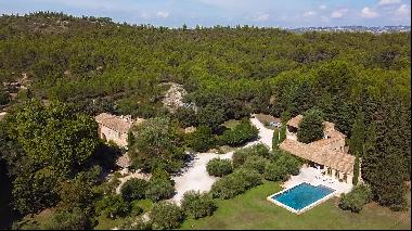 A unique 18th century property for sale near the Alpilles with lovely views of the surroun