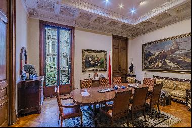 Spectacular master with original elements in the Eixample neighborhood