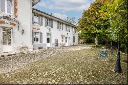 18th century castle with an independent villa in the center of Divonne-les-Bains