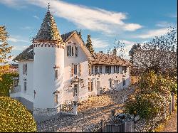 18th century castle with an independent villa in the center of Divonne-les-Bains