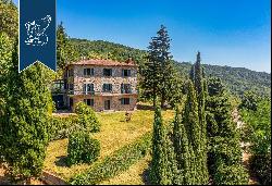 Stunning farmstead with endless expanses of forests a few minutes from Florence's city cen