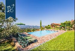 Complex of farmhouses with stunning views of the Chianti and Valdarno areas