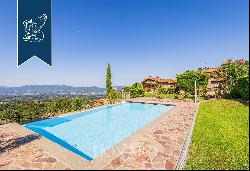 Complex of farmhouses with stunning views of the Chianti and Valdarno areas