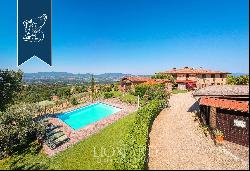 Complex of farmhouses with stunning views of the Chianti and Valdarno areas