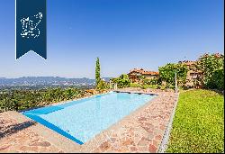 Complex of farmhouses with stunning views of the Chianti and Valdarno areas